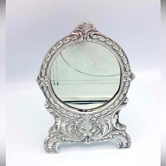 Vintage Pewter mirror / Vanity mirror / Pewter frame Hand crafted Vintage - Picture 3 of 15